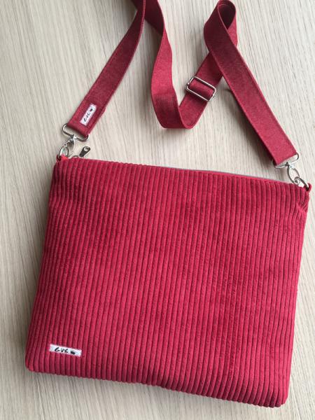 "Flickenwerk IV mit Tasche" - ROT